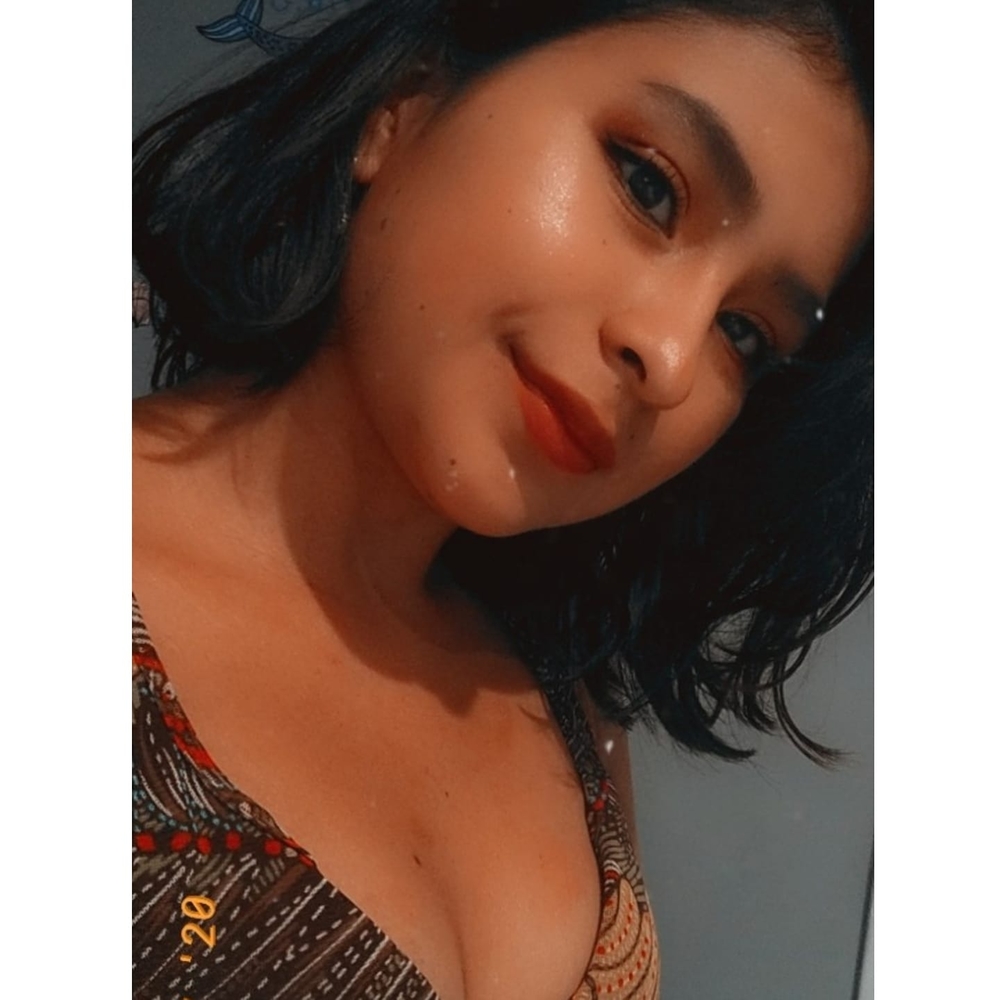 Meet your Posher, Camila